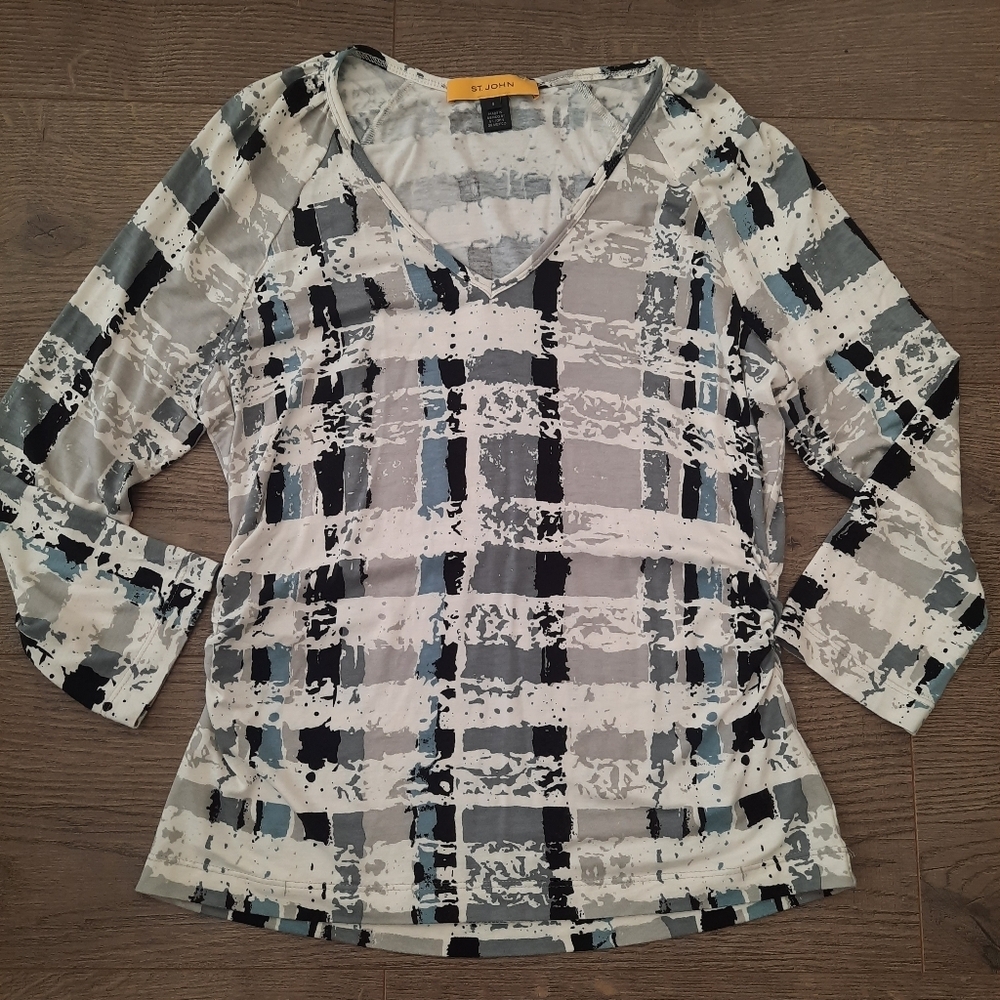 St. John Long Sleeve V neck Shirt